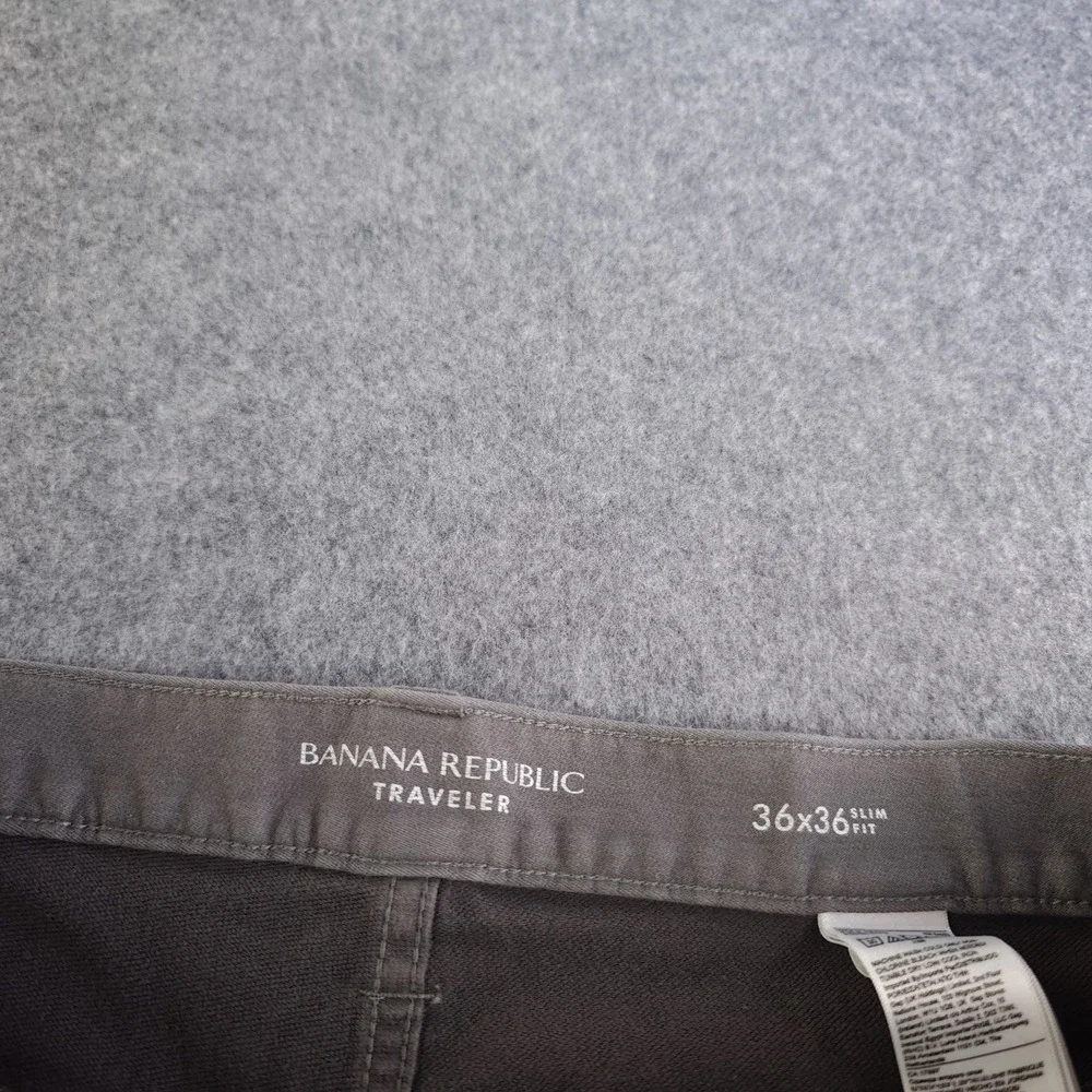 Banana Republic Traveler Pants Mens 36x31 ( Tag 36x36) Gray Flat Front Slim Fit